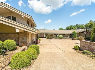 5221 N Prestwick Cir, Fayetteville, AR 72704