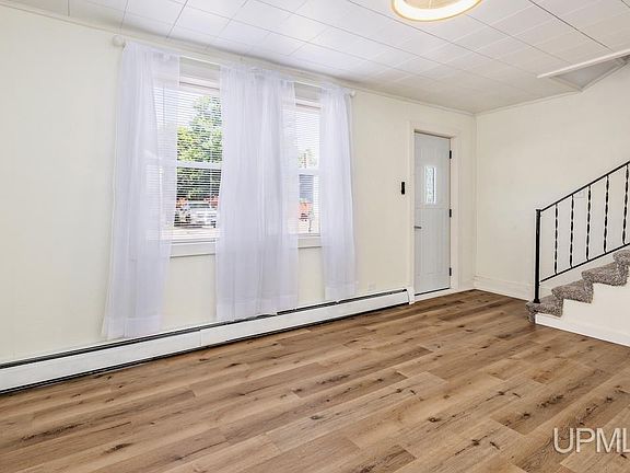 2nd image of 609 Florence Ave
