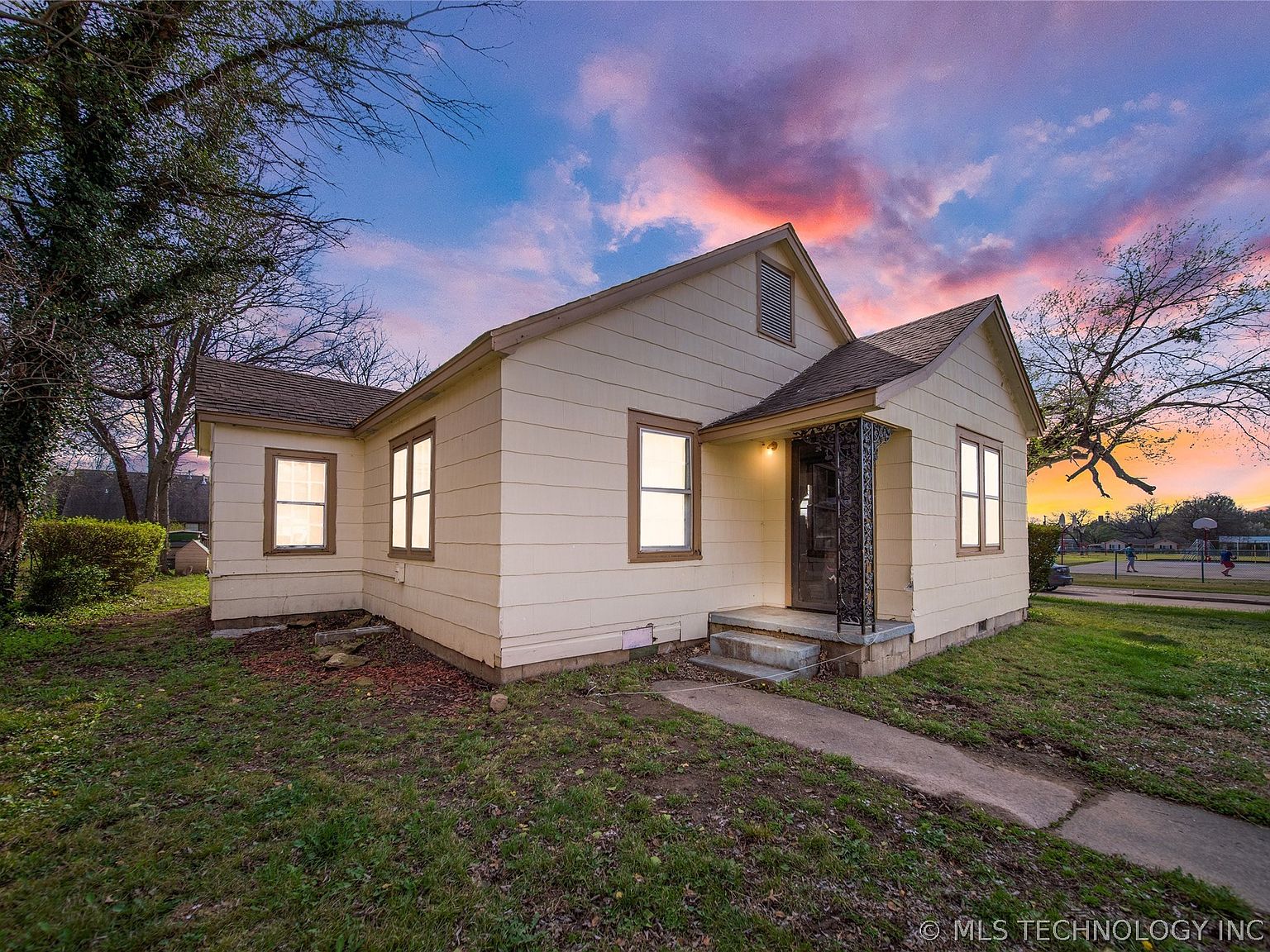 401 9th St, Claremore, OK 74017 Zillow