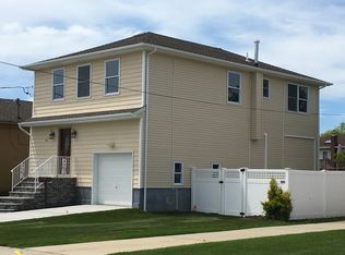 18 Park Lane Pl, Massapequa, NY 11758