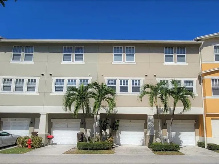 870 Marina Del Ray Ln #3 — Photo 2