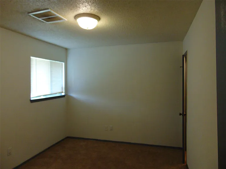 508 Burlwood Ct — Photo 11