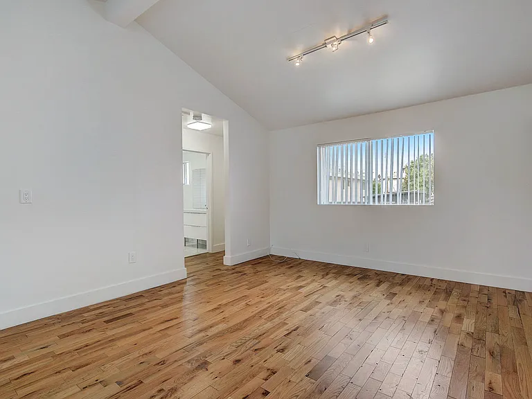 2703 Bellevue Ave #6 — Photo 8
