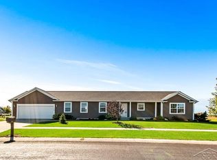 2128 Kara Dr, Bay City, MI 48706