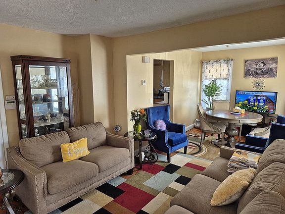 3rd image of 58 Eureka St
