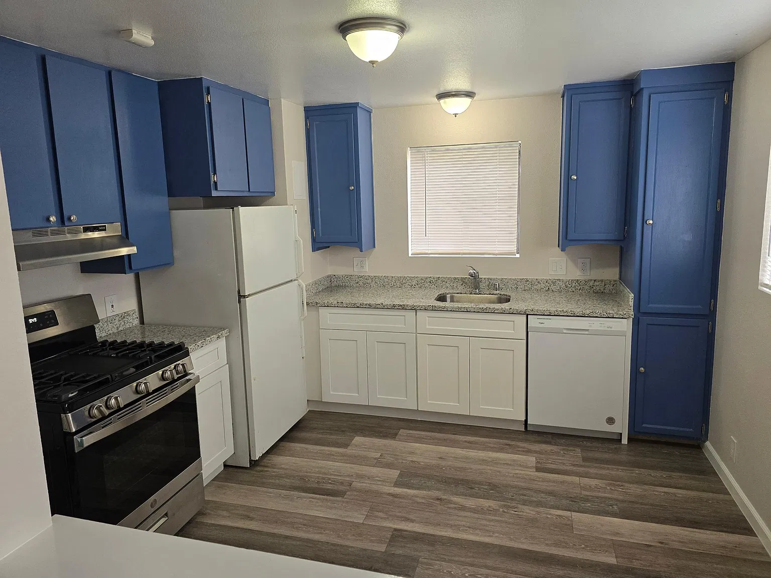 2 bed, 891 sqft, $2,300 — Photo 4