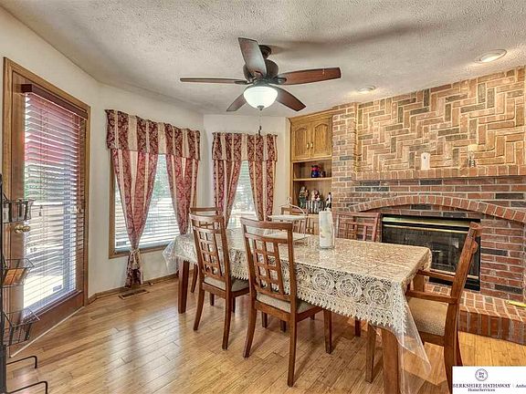 5th image of 412 N 163rd St