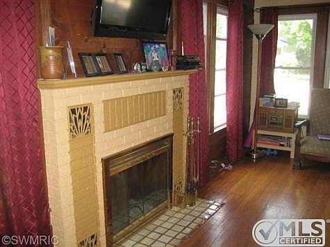 3rd image of 1304 Pennoyer Ave