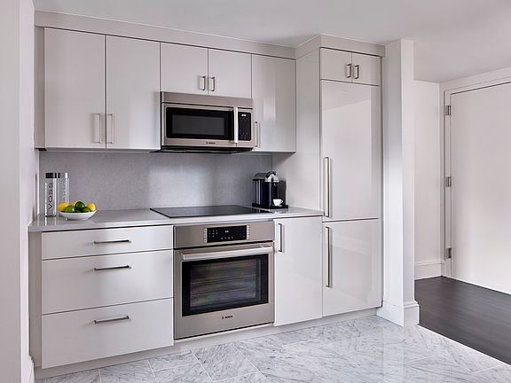 3rd image of 42 W 58th St #1601