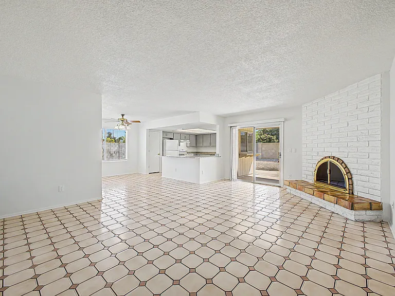 17213 N 35th Dr — Photo 3