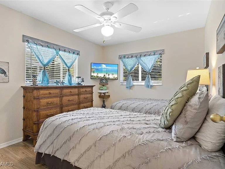 4810 SW 25th Pl — Photo 18