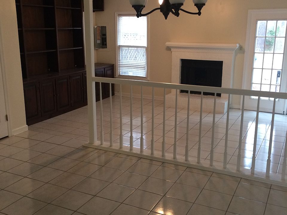 2nd image of 5616 Trafalgar Arch