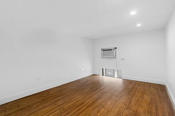 Rented by Mirador Real Estate | media 21