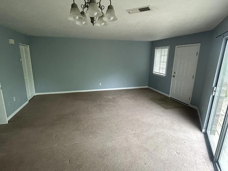 392 Shelby Ave #12