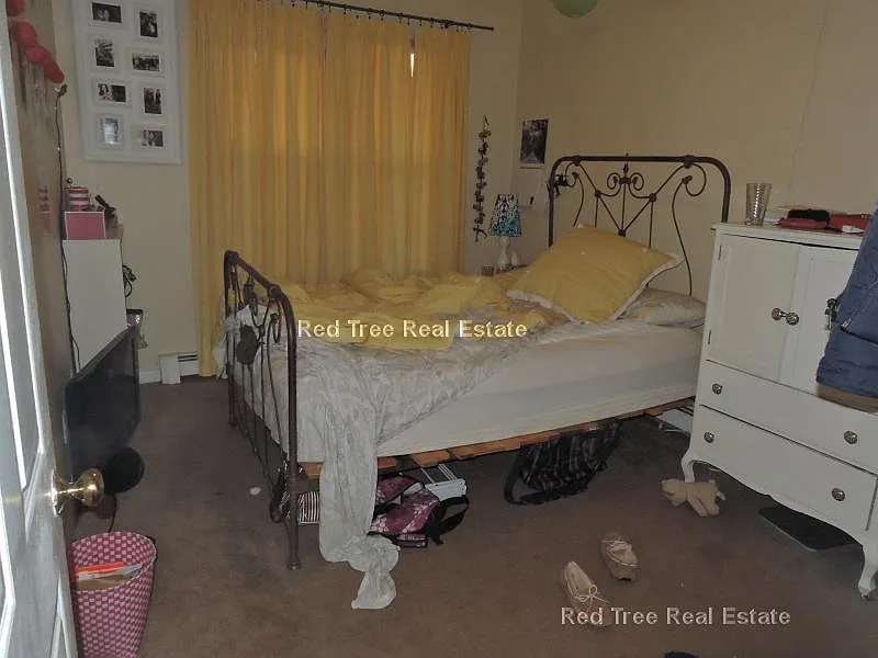 3 bed, 999 sqft, $4,800 — Photo 2