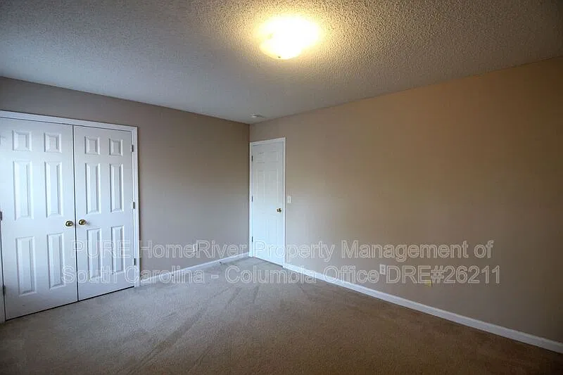 3 bed, 2.5 bath, 2364 sqft, $1,995 — Photo 4