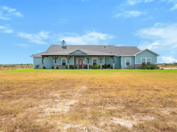 210 Duckhaven Dr, Rockport, TX 78382