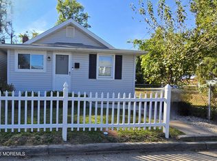 37 Ohio Ave, Middletown, NJ 07748