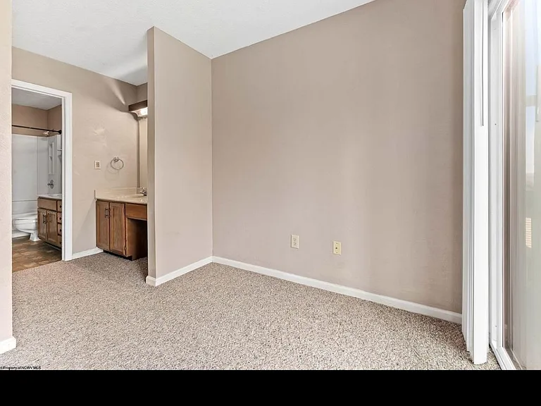 302 Whitetail Ct — Photo 3