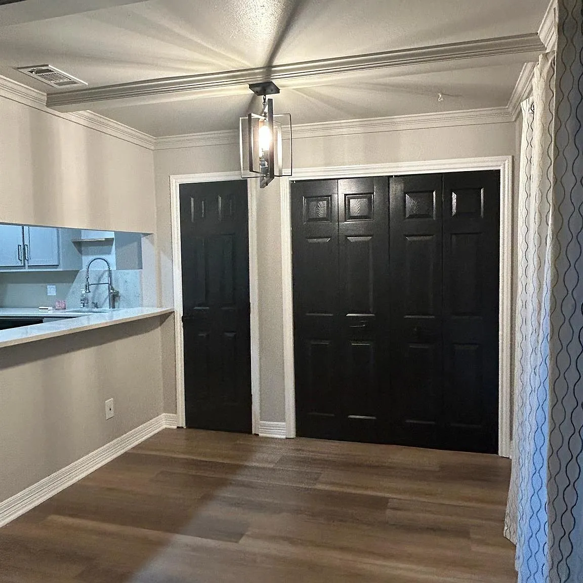 3 bed, 2.5 bath, 1850 sqft, $2,000 — Photo 2