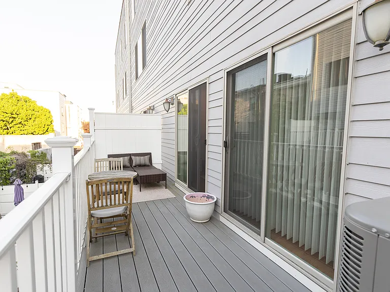 1735 Carpenter St #B — Photo 11
