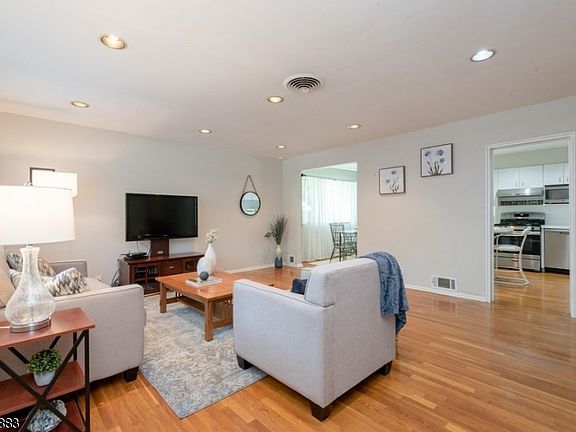 2nd image of 15 Cornell St