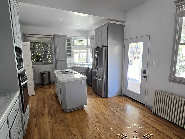 210 N Auburn St — Photo 22