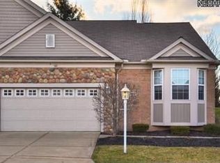 374 Stone Bridge Dr, Northfield, OH