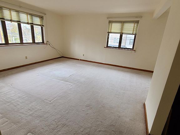 3rd image of 2126 Linwood Ave