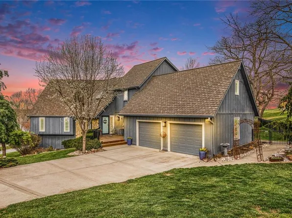 301 NE Landings Dr, Lees Summit, MO 64064
