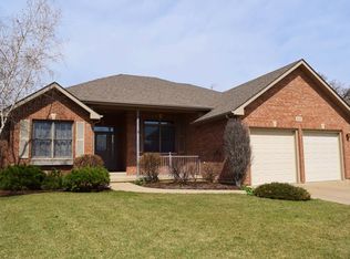 1411 Windfield Dr, Sycamore, IL 60178