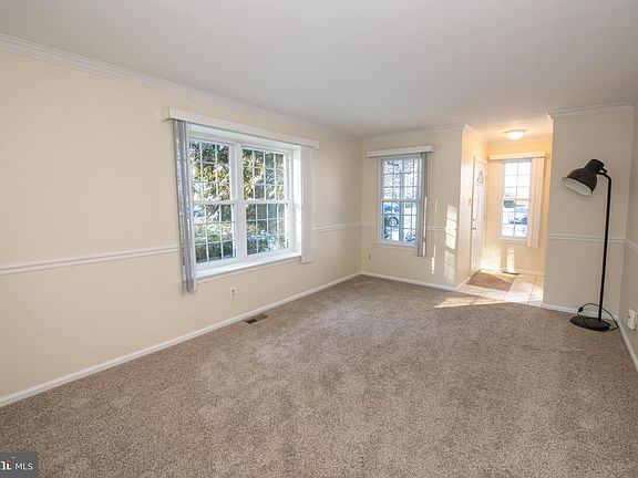4th image of 13 S Ascot Ct