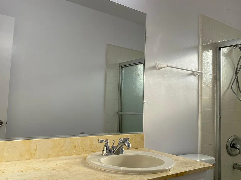 909 E Maple St #5 — Photo 14