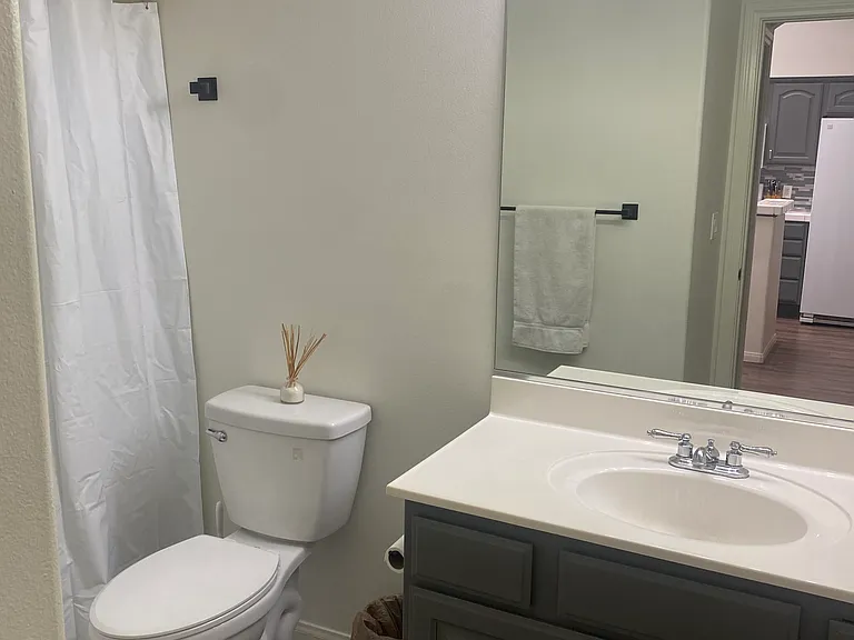 668 Peartree Ln — Photo 8