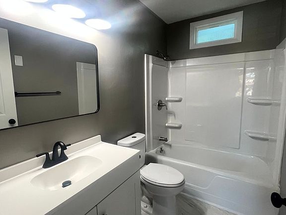 4th image of 130G Eastwood Ave