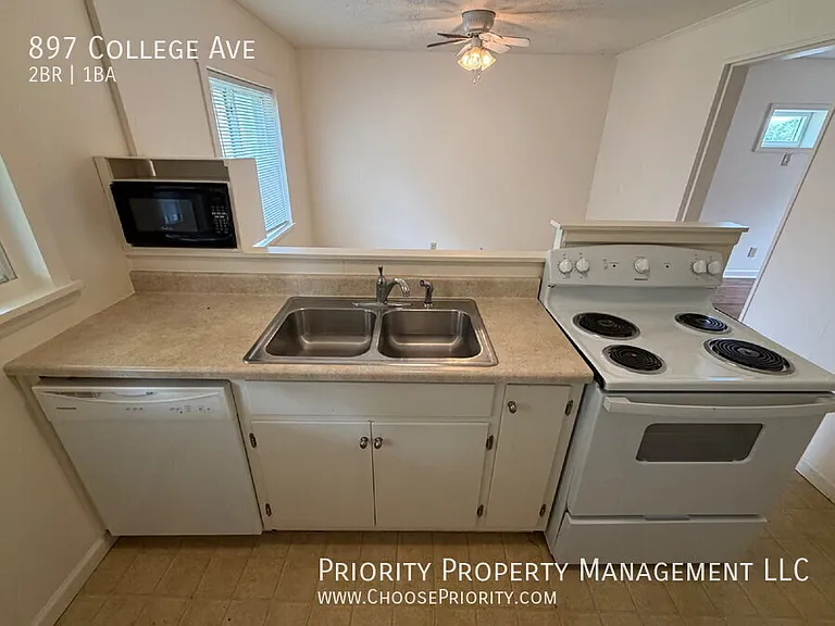 897 College Ave — Photo 8