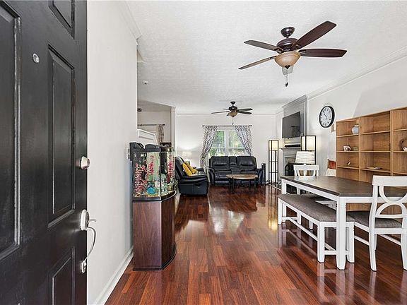 4th image of 643 Ives Way NW