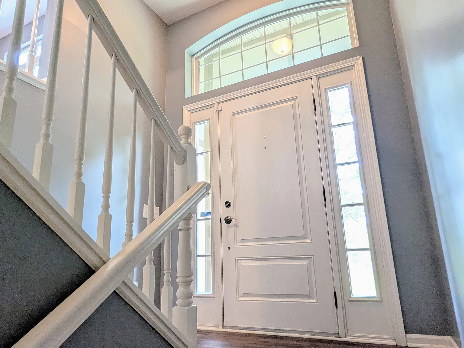 4 bed, 3.5 bath, 2460 sqft, $3,300 — Photo 2