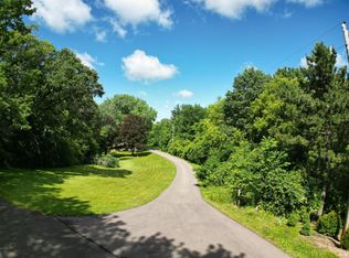 9167 Courthouse Boulevard Ct E, Inver Grove Heights, MN 55077