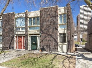 1415 N Sandburg Ter, Chicago, IL 60610