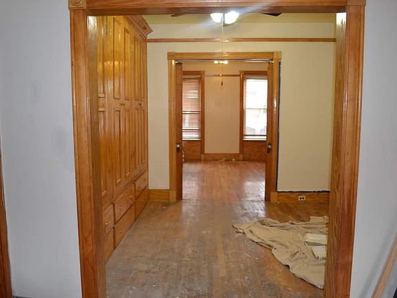 3rd image of 1064 Jefferson Ave #1