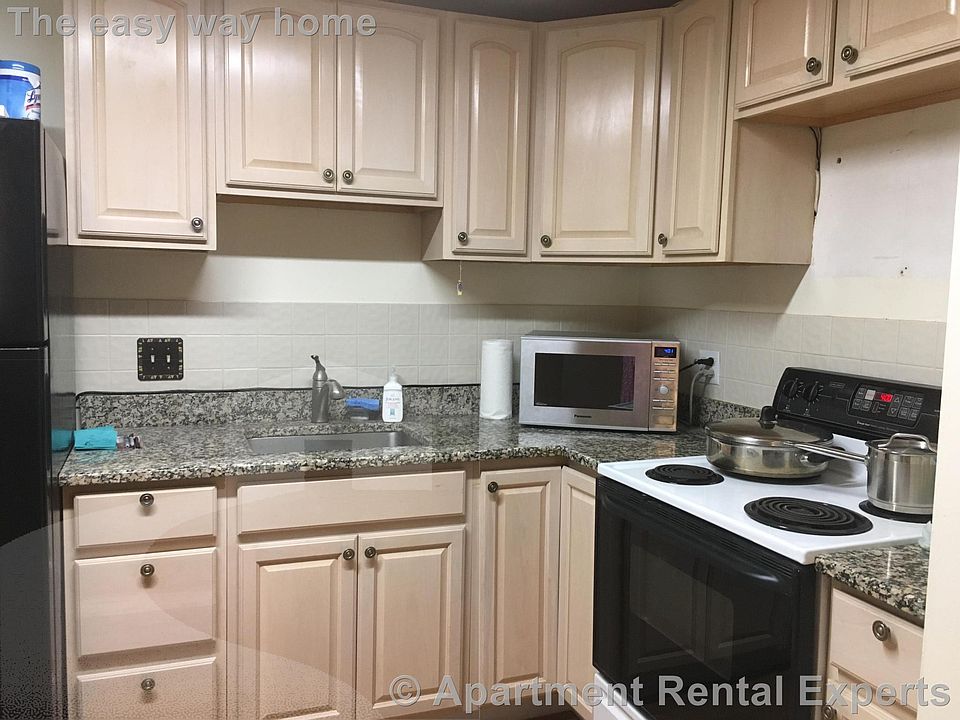 2nd image of 11 Colonial Village Dr APT 9