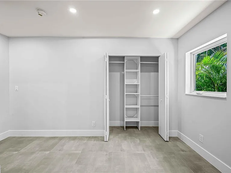828 NE 17th Way #1 — Photo 16