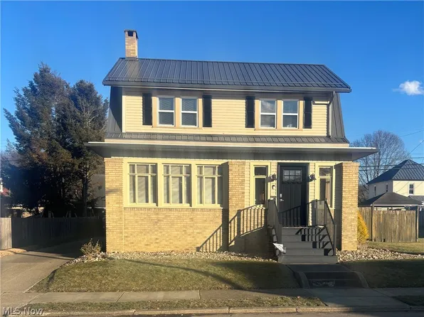 315 Orchard St, Uhrichsville, OH 44683