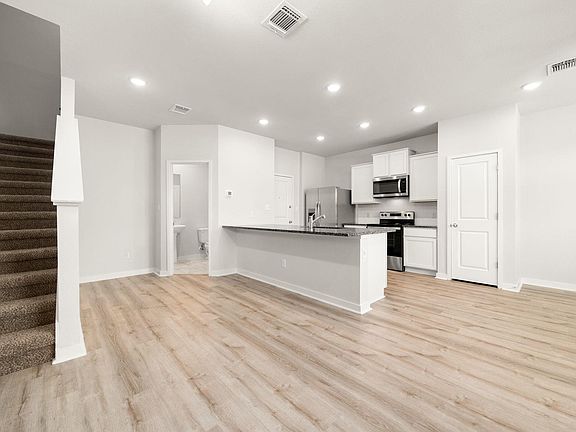 5th image of 605 W South St #332