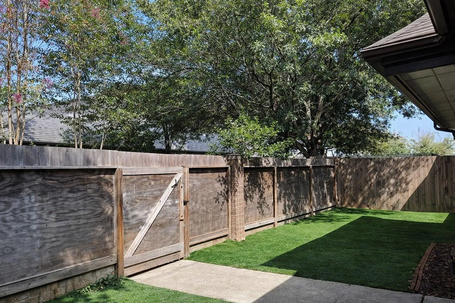 2 bed, 1.0 bath, 900 sqft, $1,400 — Photo 2