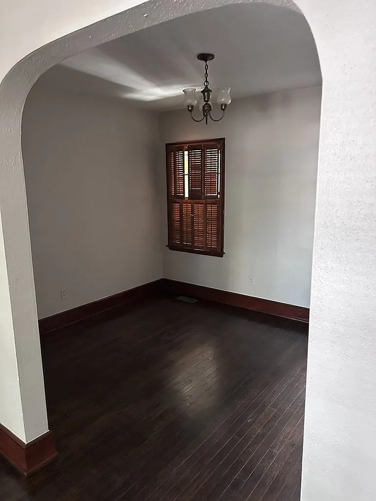 2 bed, 1.0 bath, 1270 sqft, $700 — Photo 2