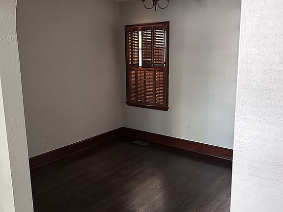 2nd image of 820 3rd Ave