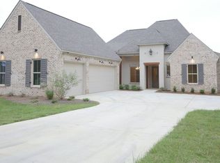 109 Lake Bnd, Madison, MS 39110