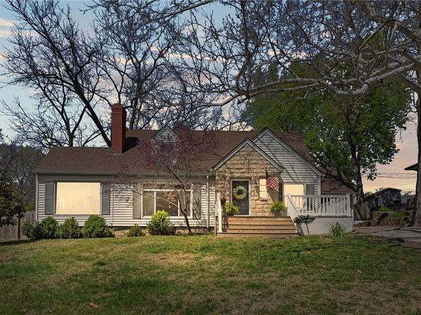 314 NE Park Cir, Kansas City, MO 64116